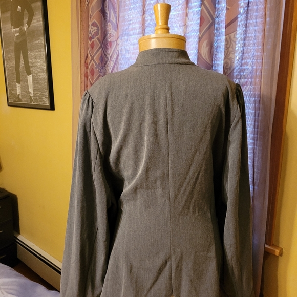 Blazer - Picture 3 of 4